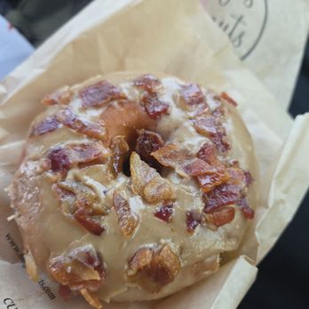 Mag’s Donuts & Bakery - Maple bacon - Donuts Near Me - Irvine, California