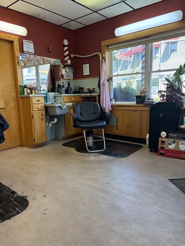 Eric’s Barber Shop Logo