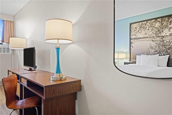 Super 8 by Wyndham Thunder Bay by null