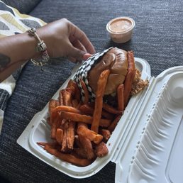 Fish sandwich and sweet potatoes Fish sandwich and sweet potatoes