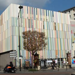 Exploradôme - L'Exploradôme est situé en plein centre de Vitry-sur-Seine, sur la place du marché