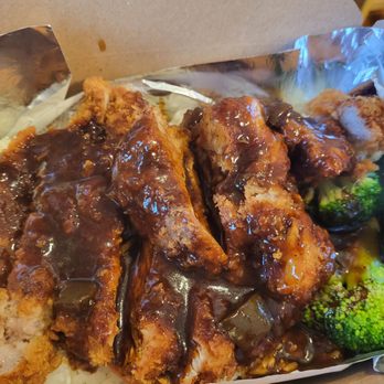 Marathon Cafe - Pork over rice - Chicken Wings Near Me - Little Neck, New York