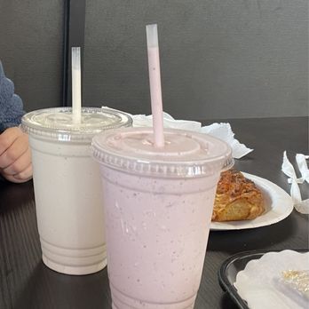 Mike's - Vanilla and strawberry milkshake - Pizza Near Me - Woburn, Massachusetts