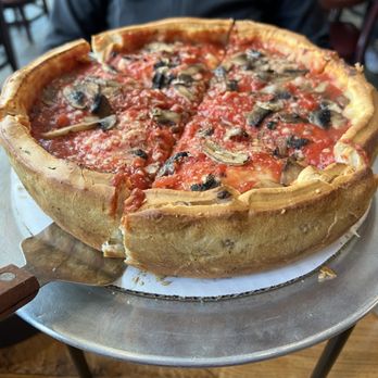 Giordano's - Deep dish with mushrooms and vegetables - Pizza Near Me - Chicago, Illinois