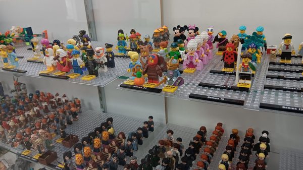 Bricks & Minifigs Whittier by null