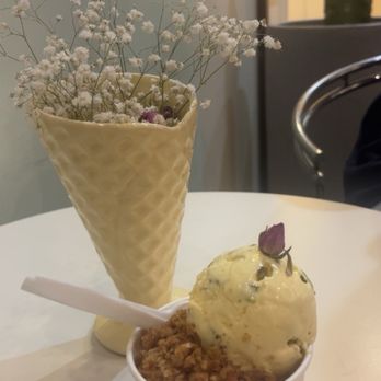 Kinrose Creamery - duo of saffron pistachio rose and walnut baklava - Ice Cream & Frozen Yogurt Near Me - Pasadena, California Kinrose Creamery - duo of saffron pistachio rose and walnut baklava - Ice Cream & Frozen Yogurt Near Me - Pasadena, California