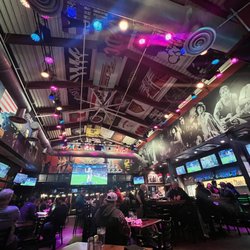 Rock & Brews - Overland Park - Inside