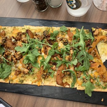 Blackwall Hitch - Chicken and peach flatbread - New American Near Me - Baltimore, Maryland Blackwall Hitch - Chicken and peach flatbread - New American Near Me - Baltimore, Maryland