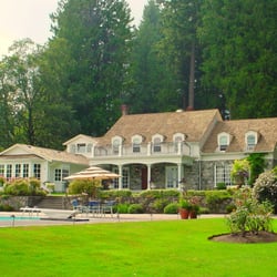 Rowena's Inn on the River