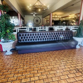 Chick N Coop - Dining area - Sandwiches Near Me - Daly City, California Chick N Coop - Dining area - Sandwiches Near Me - Daly City, California