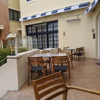 Grande Colonial - This is some of the outdoors dining.  Perfectly safe.  You can see the ocean from many of the tables. - Hotels Near Me - La Jolla, California