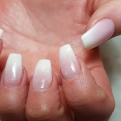 QNails - Ombre dipping powder.