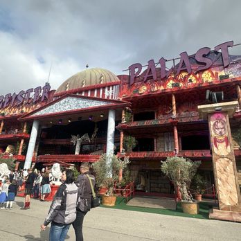 Oktoberfest - Nostalgic horror ride, €7 per person - Fun Fair Near Me - Munich, BY Oktoberfest - Nostalgic horror ride, €7 per person - Fun Fair Near Me - Munich, BY