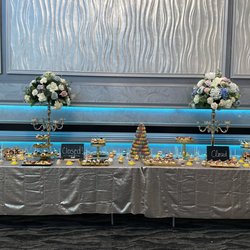 Flower vase with candle holder for dessert table