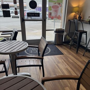 I Love Juice Bar - Anderson - Entry and seating area - Juice Bars & Smoothies Near Me - Cincinnati, Ohio I Love Juice Bar - Anderson - Entry and seating area - Juice Bars & Smoothies Near Me - Cincinnati, Ohio