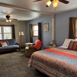Little Bluff Inn - King Suite