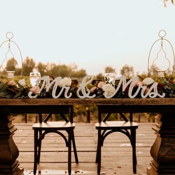 Wine Country Florals - Garland - Floral Designers Near Me