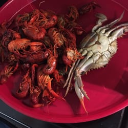 Hebert Seafood - Crawfish and a crab full of eggs and fat