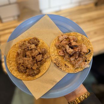 Taqueria Ramirez - Suadero Taco (~$6) & Tripa Taco (~$6) - before toppings - Mexican Near Me - Brooklyn, New York