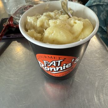 Fat Ronnie's Burger Bar - Mac and cheese - Burgers Near Me - Oak Bluffs, Massachusetts