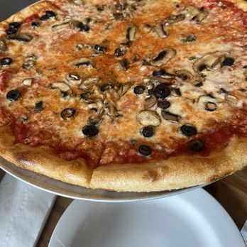 The Breachway Grill - Delicious make your own NY style pizza - Pizza Near Me - Charlestown, Rhode Island