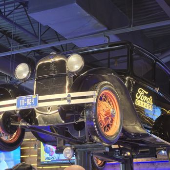 Ford's Garage Orlando International Outlets - Cool bar decor - Burgers Near Me - Orlando, Florida Ford's Garage Orlando International Outlets - Cool bar decor - Burgers Near Me - Orlando, Florida