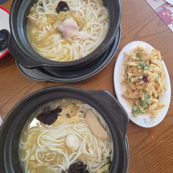 Bob's Noodle - Snakehead fish with cabbage Sliced chicken - Chinese Near Me - Flushing, New York Bob's Noodle - Snakehead fish with cabbage Sliced chicken - Chinese Near Me - Flushing, New York