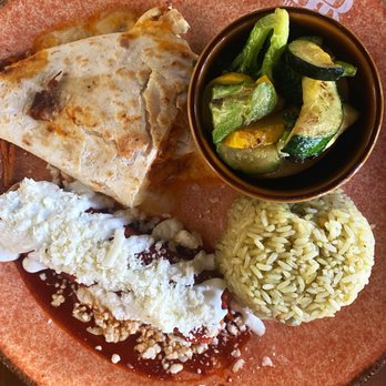 Hacienda Real - Combination Platter (Enchilada & Quesadilla) - Mexican Near Me - Geneva, Illinois Hacienda Real - Combination Platter (Enchilada & Quesadilla) - Mexican Near Me - Geneva, Illinois