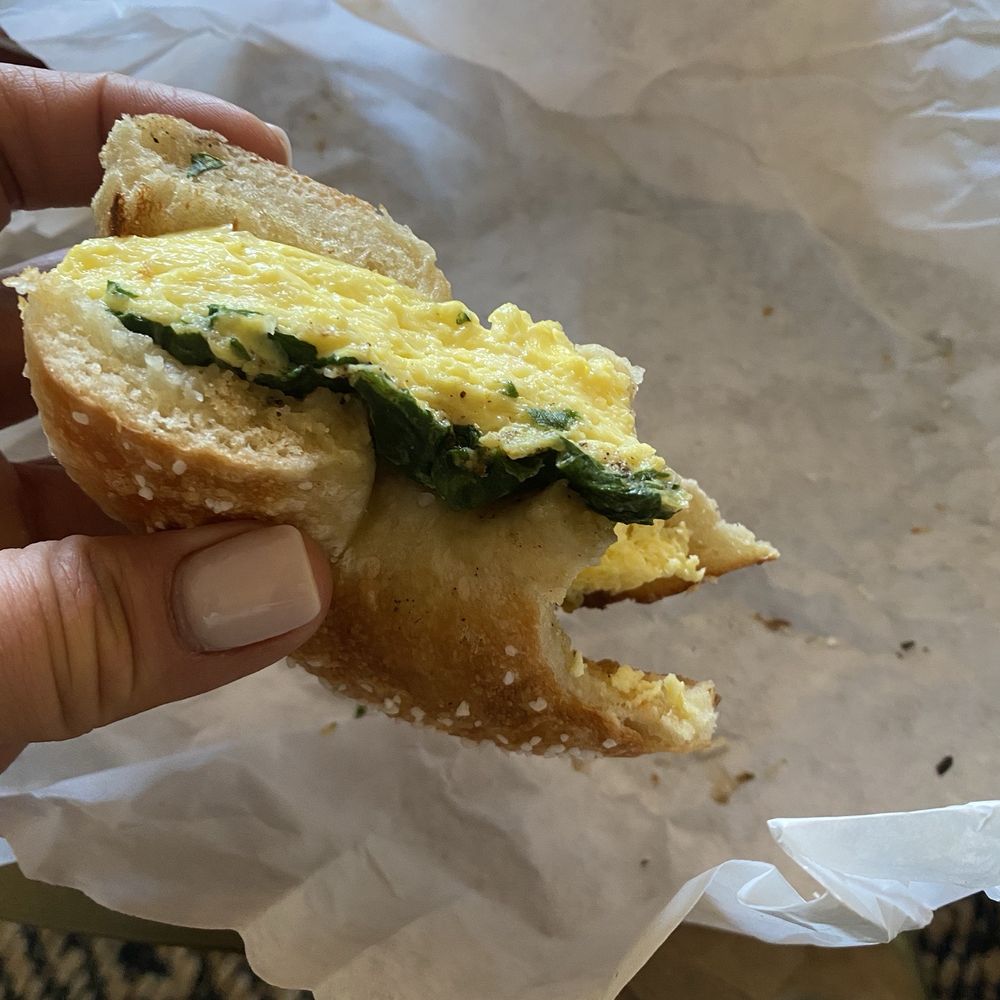 Salt breakfast bagel with spinach