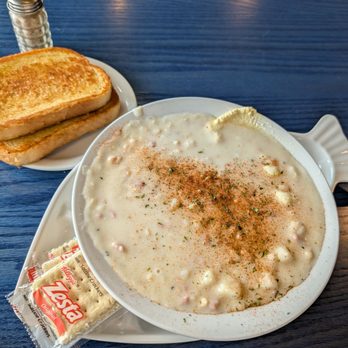 Mo's Seafood & Chowder - The big bowl of chowder and garlic bread. - Seafood Near Me - Lincoln City, Oregon Mo's Seafood & Chowder - The big bowl of chowder and garlic bread. - Seafood Near Me - Lincoln City, Oregon