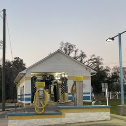 Magic Spray Car Wash - The Front automatic wash bay and two back vacuum bays. There are 3 automatic wash bays , 5 self service wash bays , and 8 vacuums !