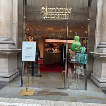 Royal Exchange - Cafes Near Me - London, XGL