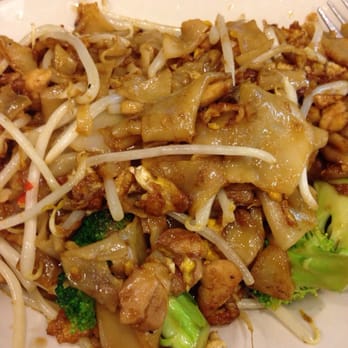 Thai Basil Cuisine - Chicken pad see eww - Thai Near Me - Berkeley, California Thai Basil Cuisine - Chicken pad see eww - Thai Near Me - Berkeley, California