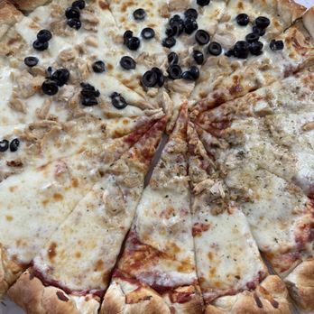 Blind Onion Pizza - Half Alfredo chicken half Megan's - Pizza Near Me - Elko, Nevada