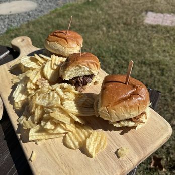 Salem Oak Vineyards - Sliders flight - Wineries Near Me - Pedricktown, New Jersey