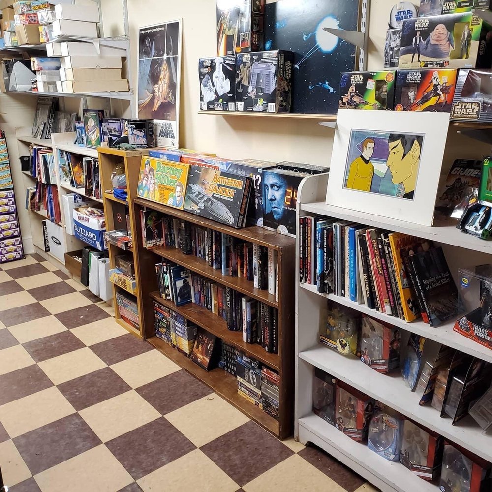 DR. WONDER COMICS & COLLECTIBLES Updated October 2024 11 Photos 19 E Railroad Ave