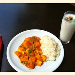 Indian Curry House - Alu Matar Paneer & Lassi