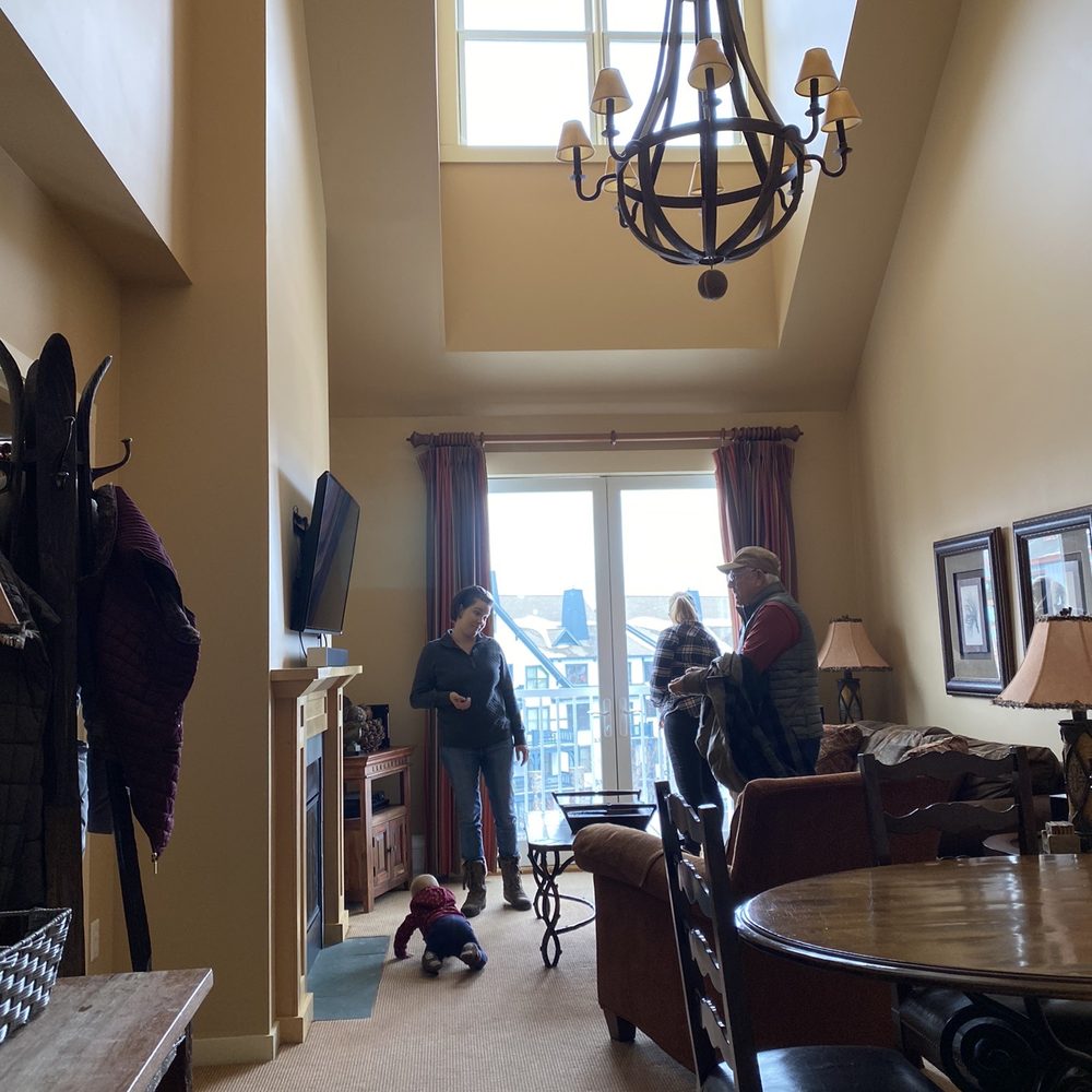 Long Trail House - Main living room, 4th floor - Guest Houses Near Me - Stratton, Vermont