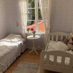 Karlstugan Cottage - Einzelzimmer mit Kinderbett