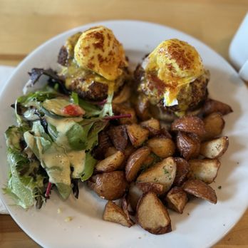 YogurStory - Crab cake Benedict - Pancakes Near Me - Honolulu, Hawaii