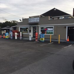 Hudson Falls Food Mart - Front of the Hudson Falls Food Mart.