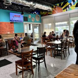 Lenny'z Pizza & Island Bar - Inside. It's a Pizza place ! It's fine!