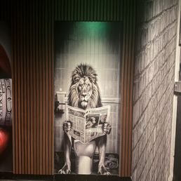 Bathroom. Leo gang