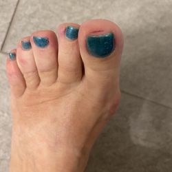 Fossil Spa and Nails - Ouch!  Sawed right through the skin on my toe!