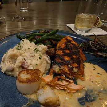 The Cove - Perfectly cooked dry-rubbed salmon, two scallops, mashed potatoes, and green beans with bacon & mushrooms. The meal was perfect! - Seafood Near Me - Vancouver, Washington