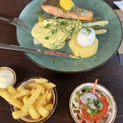 De Posthoorn - Meal of the day - Salmon with asparagus and gratin