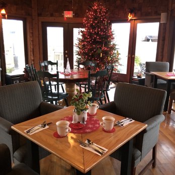 McKinley Edwards - Dining room - Bed & Breakfast Near Me - Bryson City, North Carolina McKinley Edwards - Dining room - Bed & Breakfast Near Me - Bryson City, North Carolina
