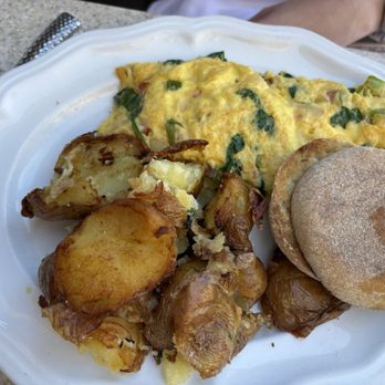 Alexxa's - Veggie Omelet with breakfast potatoes and muffin - Breakfast & Brunch Near Me - Las Vegas, Nevada