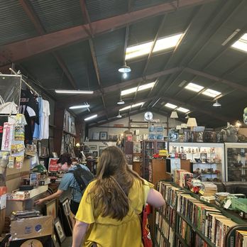 Planet Books - Bookstores Near Me - Signal Hill, California Planet Books - Bookstores Near Me - Signal Hill, California