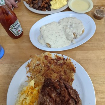 Lil'Bits - Corned Beef has & 3 egg combo with biscuits and gravy - American Near Me - Grover Beach, California